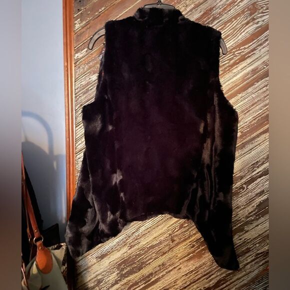 Elevenses Mika Faux fur vest - Picture 7 of 7